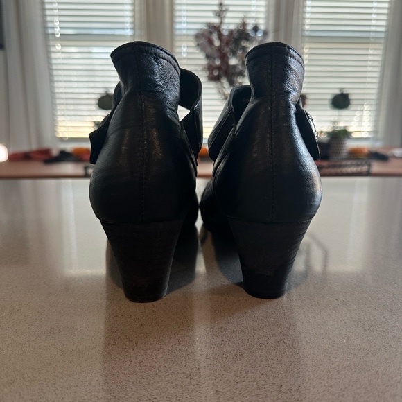 Biza Leather Velcro Strap Gigi Chunky Heels - Picture 7 of 13